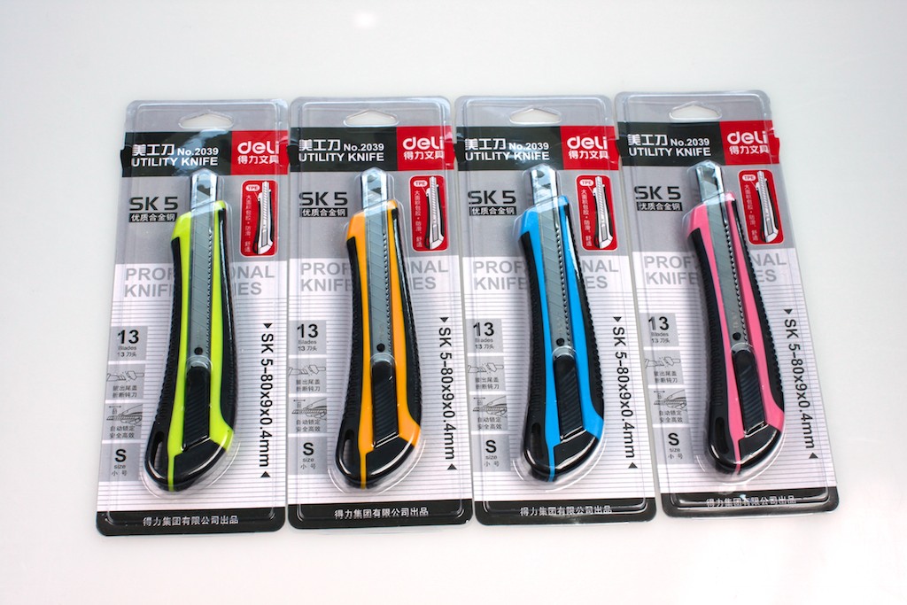 Deli 2039 自動鎖防滑桿細界刀_界刀及刀片_K-剪裁用品_歷山文儀中心